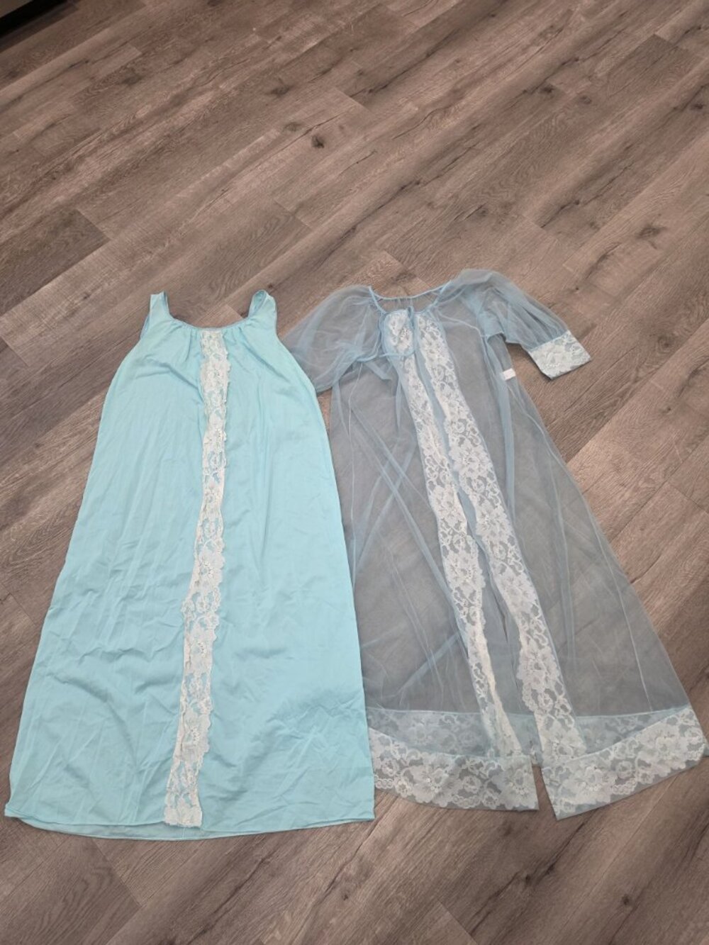 Vintage Sheer Light Blue Lace Trimmed Nightgown with sheer robe Size Medium - Picture 4 of 14